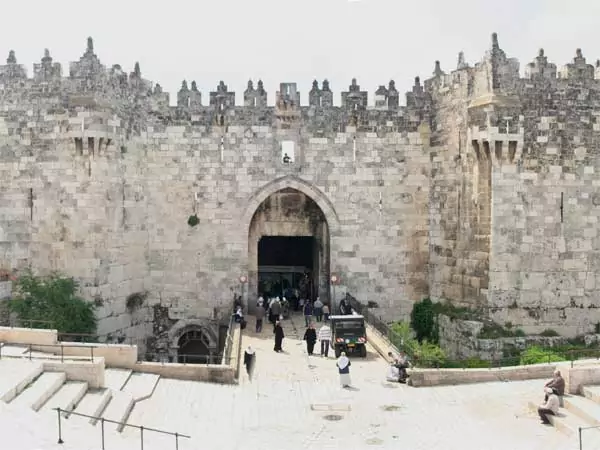 סיור על החומה